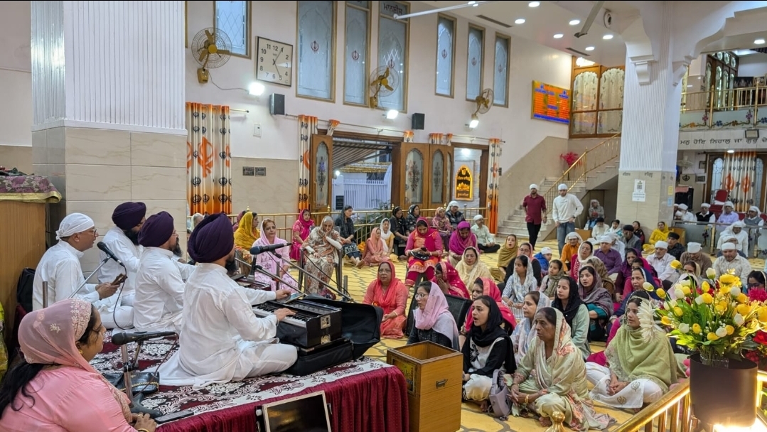 शुक्रराने के दीवान के मौके पर मौजूद श्रद्धालु शुक्रराने के दीवान के मौके पर मौजूद श्रद्धालु