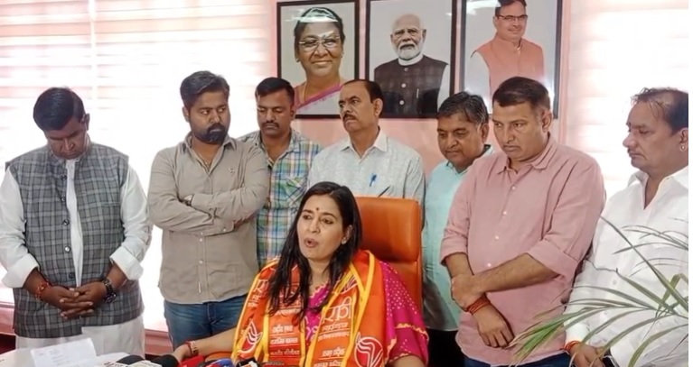 नगर निगम ग्रेटर महापौर डॉ. सौम्या गुर्जर ने ली विकास कार्यों नगर निगम ग्रेटर महापौर डॉ. सौम्या गुर्जर ने ली विकास कार्यों