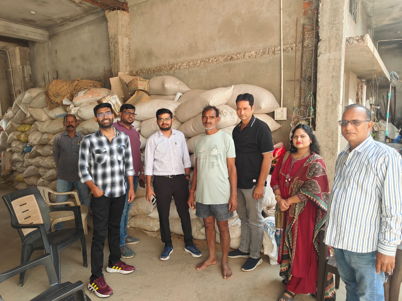 जांजगीर-चांपा में धान के अवैध भंडारण करने वाले के विरुद्ध की गई कार्रवाई जांजगीर-चांपा में धान के अवैध भंडारण करने वाले के विरुद्ध की गई कार्रवाई