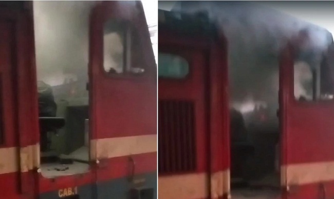 रीवा-भोपाल सुपरफास्ट एक्सप्रेस के इंजन से अचानक उठने लगा धुआं रीवा-भोपाल सुपरफास्ट एक्सप्रेस के इंजन से अचानक उठने लगा धुआं