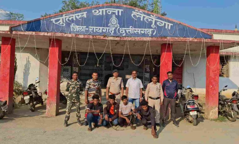 पुलिस के गिरफ्त में आरोपीगण