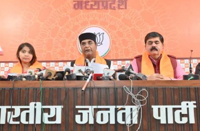 भाजपा प्रदेश कार्यालय में पत्रकार-वार्ता