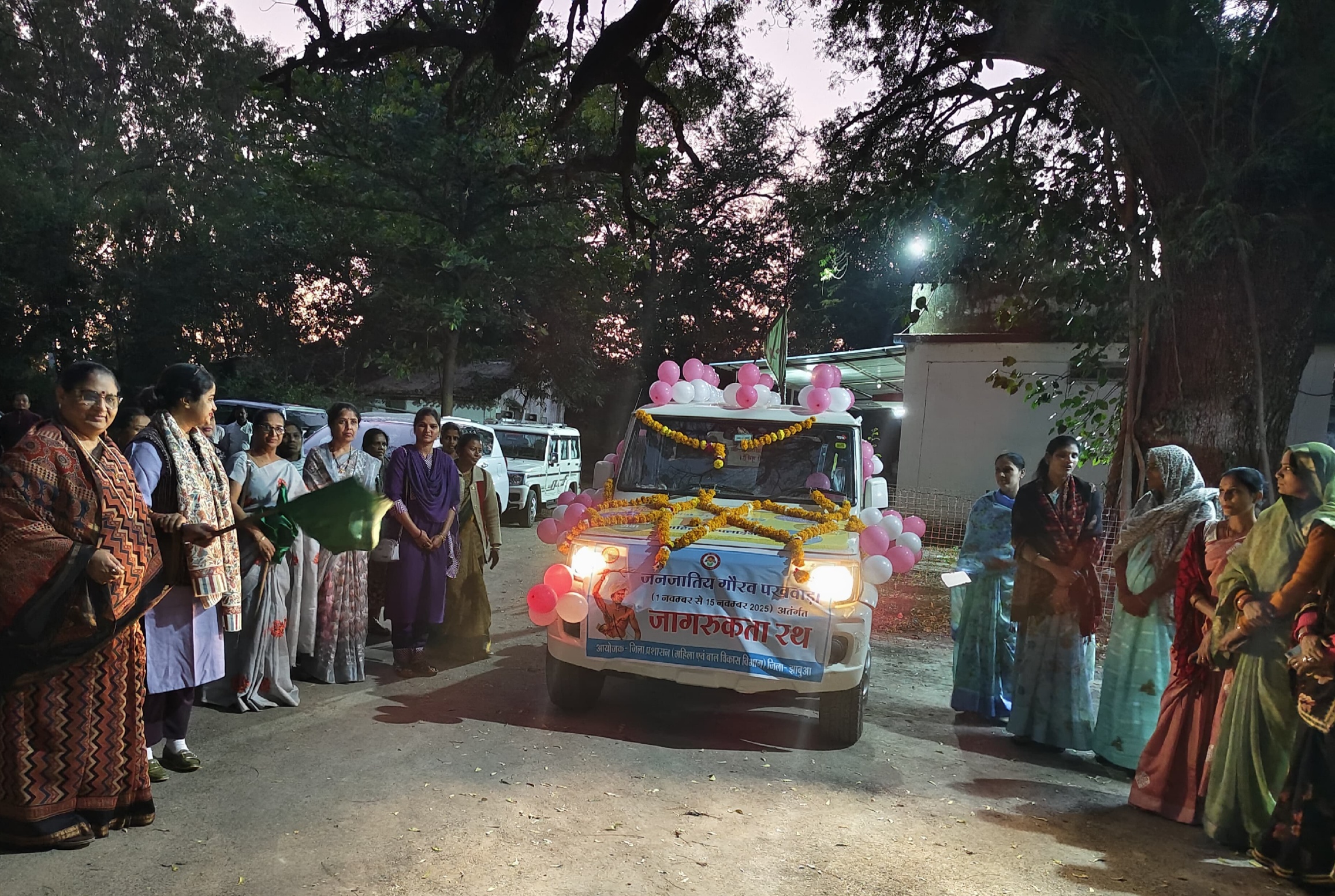 मंत्री ने हरी झंडी दिखाई