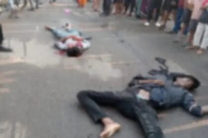 जांजगीर चांपा: कैप्सूल वाहन की टक्कर से एक युवक की मौत दूसरा घायल, ग्रामीणों ने मुख्य मार्ग पर चक्का जाम किया जांजगीर चांपा: कैप्सूल वाहन की टक्कर से एक युवक की मौत दूसरा घायल, ग्रामीणों ने मुख्य मार्ग पर चक्का जाम किया