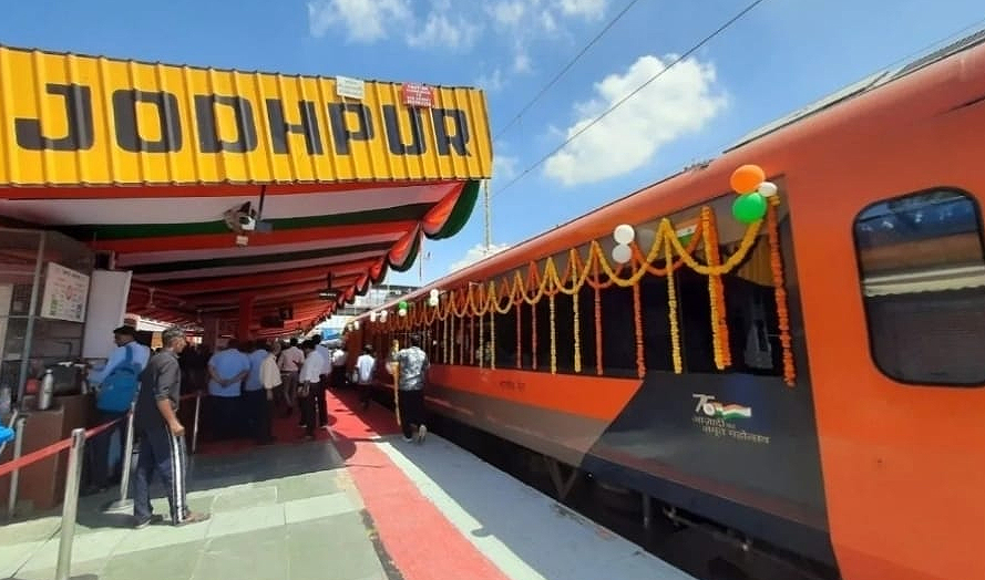 जोधपुर - दिल्ली कैंट वंदे भारत यात्रियों की पहली पसंद : 42 ट्रिप में 59 हजार यात्रियों ने किया सफर जोधपुर - दिल्ली कैंट वंदे भारत यात्रियों की पहली पसंद : 42 ट्रिप में 59 हजार यात्रियों ने किया सफर