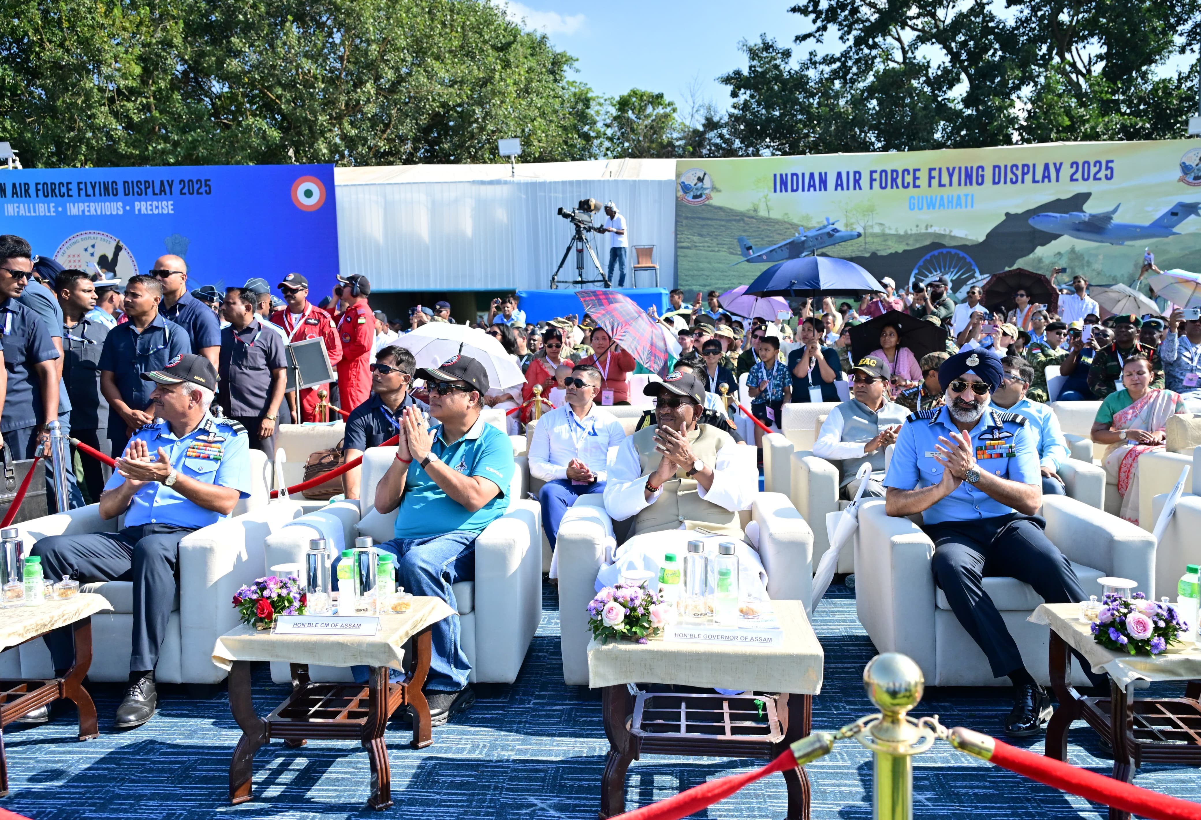 राज्यपाल लक्ष्मण प्रसाद आचार्य भारतीय वायुसेना का शानदार एयर शो में मुख्य अतिथि के रूप में।