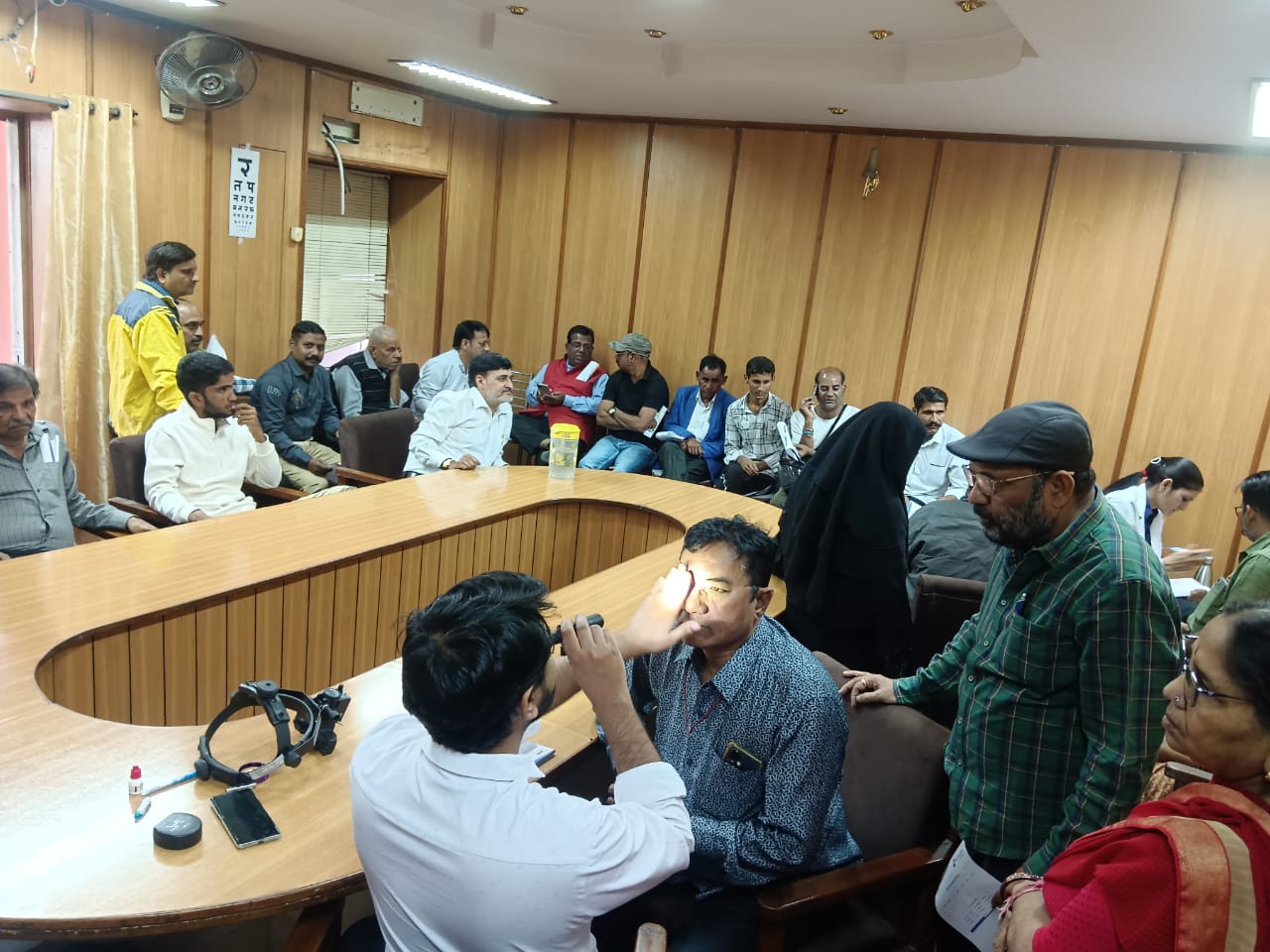 पिंकसिटी प्रेस क्लब नेत्र जांच शिविर में 250 लोगों ने कराई जांच