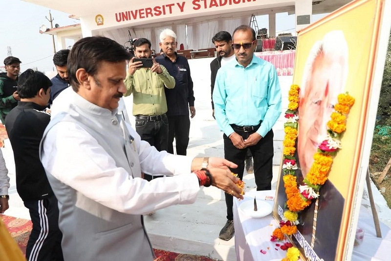 स्वर्गीय भैयालाल शुक्ल स्मृति टेनिस बाल क्रिकेट प्रतियोगिता का शुभारंभ