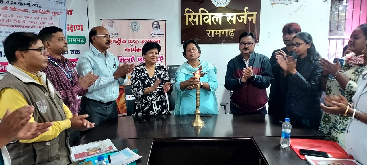 उद्घाटन समारोह में शामिल लोग उद्घाटन समारोह में शामिल लोग