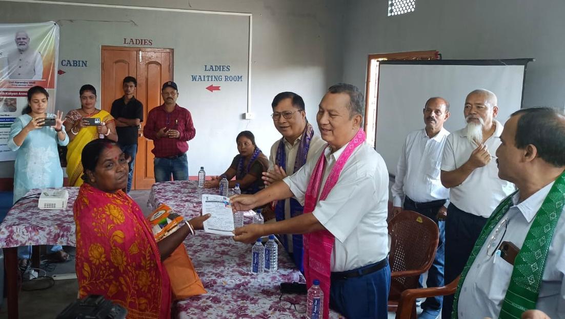 कोकराझार में मसूर दाल, चीनी और नमक की सब्सिडी योजना का औपचारिक शुभारंभ।