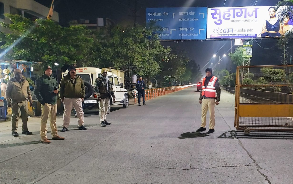 दिल्ली ब्लास्ट की घटना के बाद सुरक्षा संस्थानों सहित पूरे जबलपुर में अलर्ट, सघन चेकिंग अभियान शुरू ... दिल्ली ब्लास्ट की घटना के बाद सुरक्षा संस्थानों सहित पूरे जबलपुर में अलर्ट, सघन चेकिंग अभियान शुरू ...