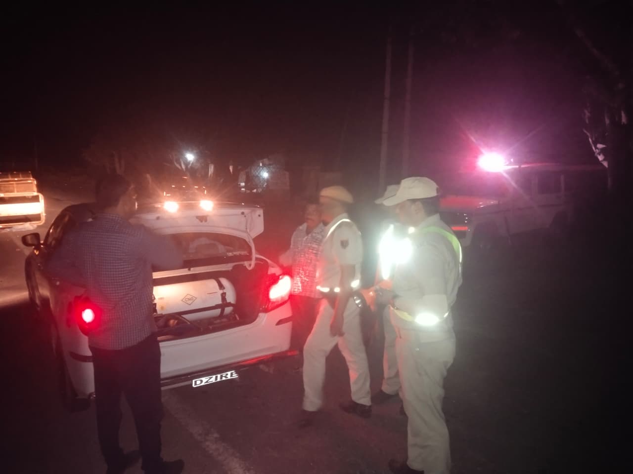 दिल्ली में हुए बम ब्लास्ट के बाद जिले में बढ़ाई गई सुरक्षा व्यवस्था दिल्ली में हुए बम ब्लास्ट के बाद जिले में बढ़ाई गई सुरक्षा व्यवस्था