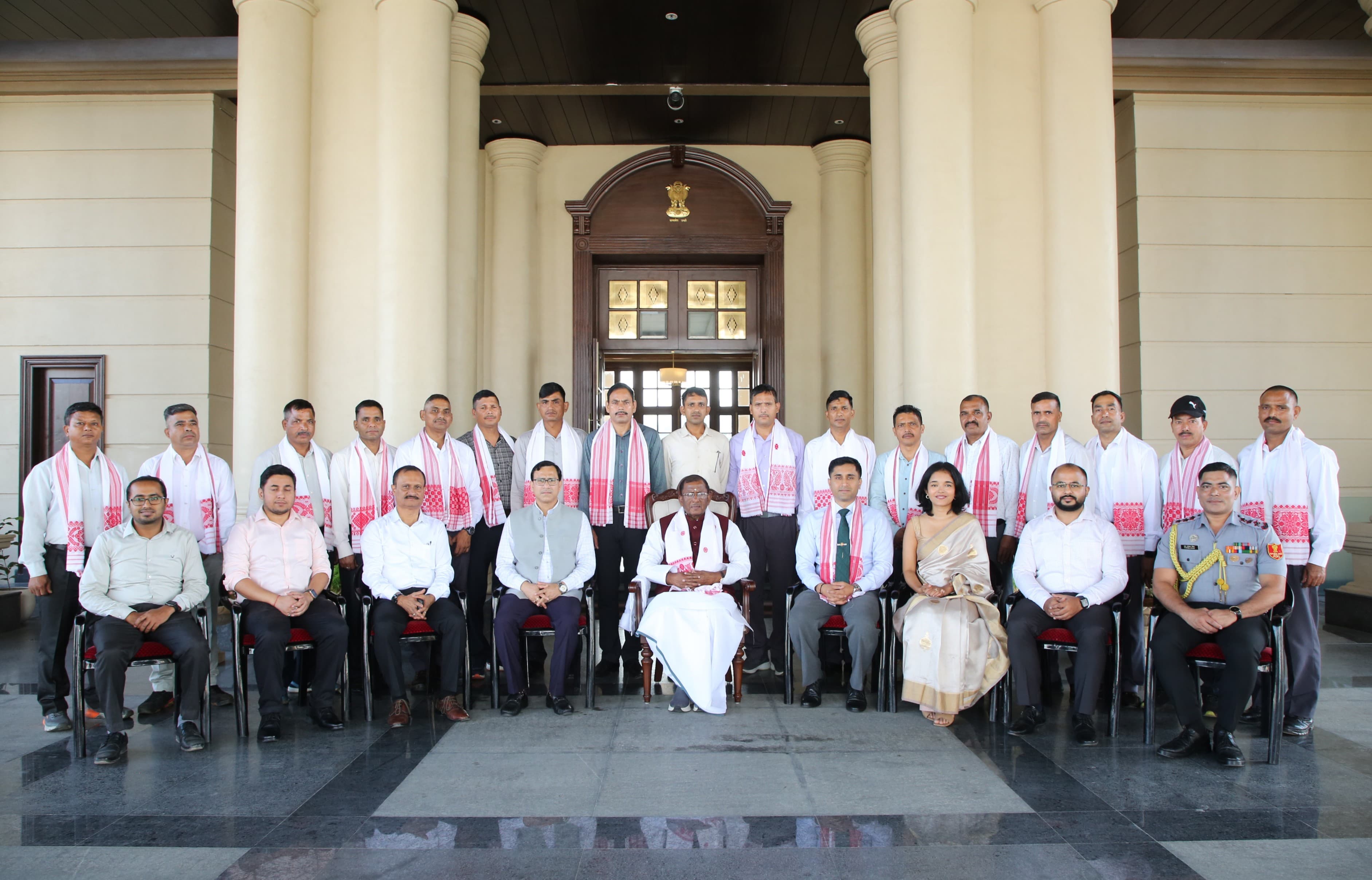 असम राजभवन उत्तराखंड स्थापना दिवस समारोह में शामिल होते हुए राज्यपाल लक्ष्मण प्रसाद आचार्य।