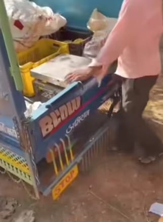 शासकीय स्कूल की किताबें बेच दी कबाड़ में, वीडियो हो रहा वायरल