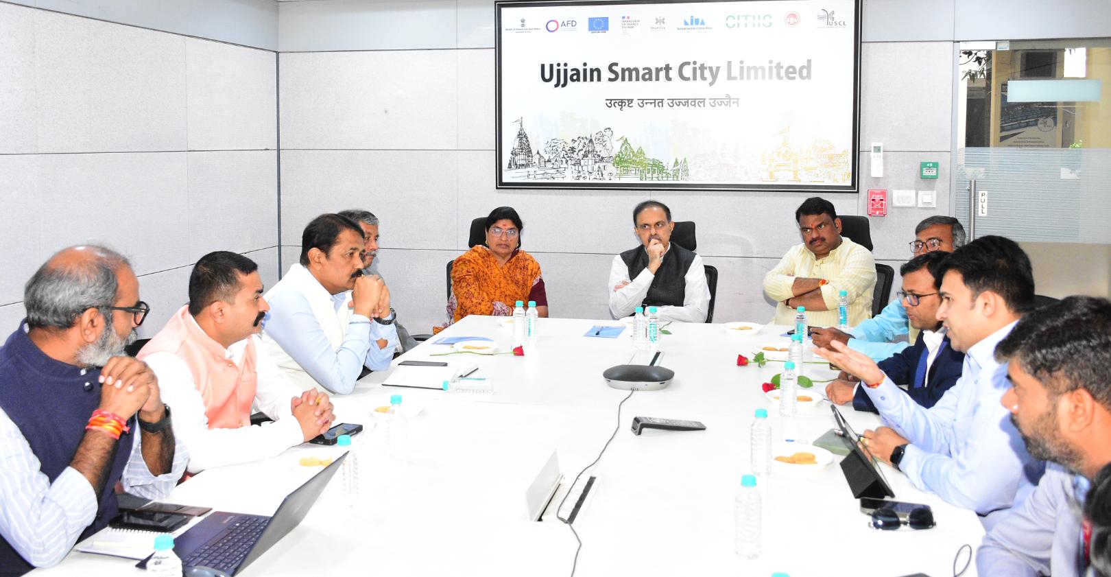 छठवें वित्त आयोग उड़ीसा के अध्यक्ष एवं सदस्यों ने जाना नगर निगम की कार्यप्रणाली को