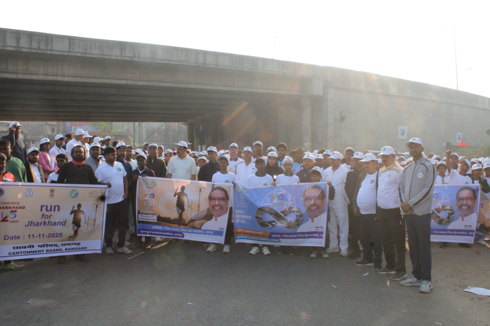 दौड़ में शामिल लोग दौड़ में शामिल लोग