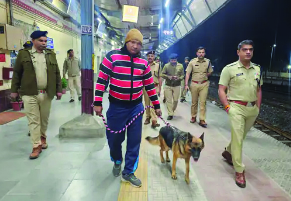 दिल्ली ब्लास्ट के बाद देर रात को पुलिस प्रशासन मंदसौर में रहा अलर्ट, पशुपतिनाथा मंदिर, बस स्टेण्ड पहुंची पुलिस दिल्ली ब्लास्ट के बाद देर रात को पुलिस प्रशासन मंदसौर में रहा अलर्ट, पशुपतिनाथा मंदिर, बस स्टेण्ड पहुंची पुलिस