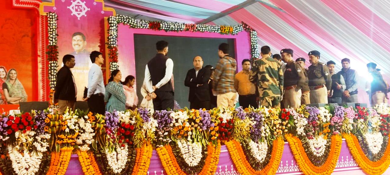 Seoni: Divisional Commissioner and IG inspected the state level program site of Ladli Behna Yojana.