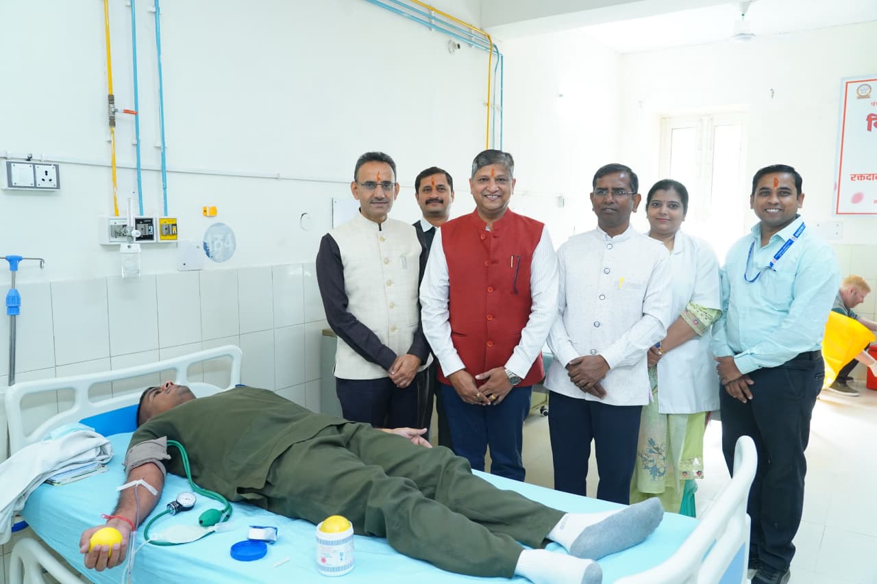राष्ट्रीय आयुर्वेद संस्थान जयपुर में एनएसएस के सहयोग से रक्तदान शिविर का आयोजन