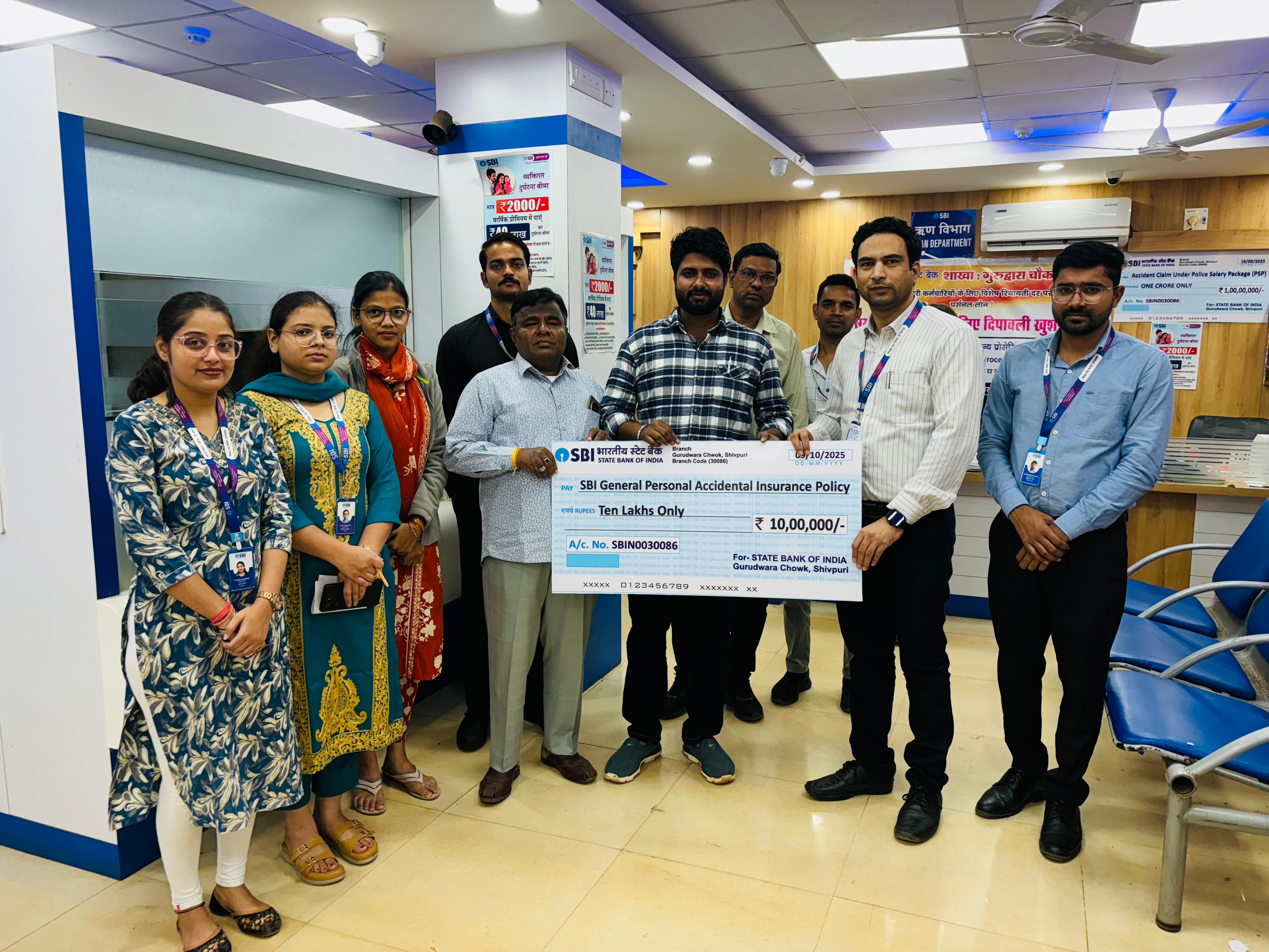 मृतक के परिवारवालों को मिली आर्थिक मदद मृतक के परिवारवालों को मिली आर्थिक मदद