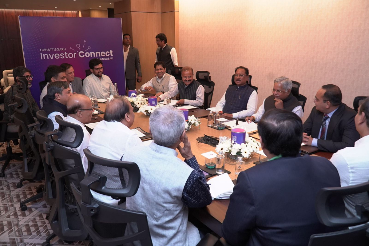 अहमदाबाद के टेक्सटाइल एसोसिएशन समूह मुख्यमंत्री साय से की मुलाकात कर चर्चा करते अहमदाबाद के टेक्सटाइल एसोसिएशन समूह मुख्यमंत्री साय से की मुलाकात कर चर्चा करते