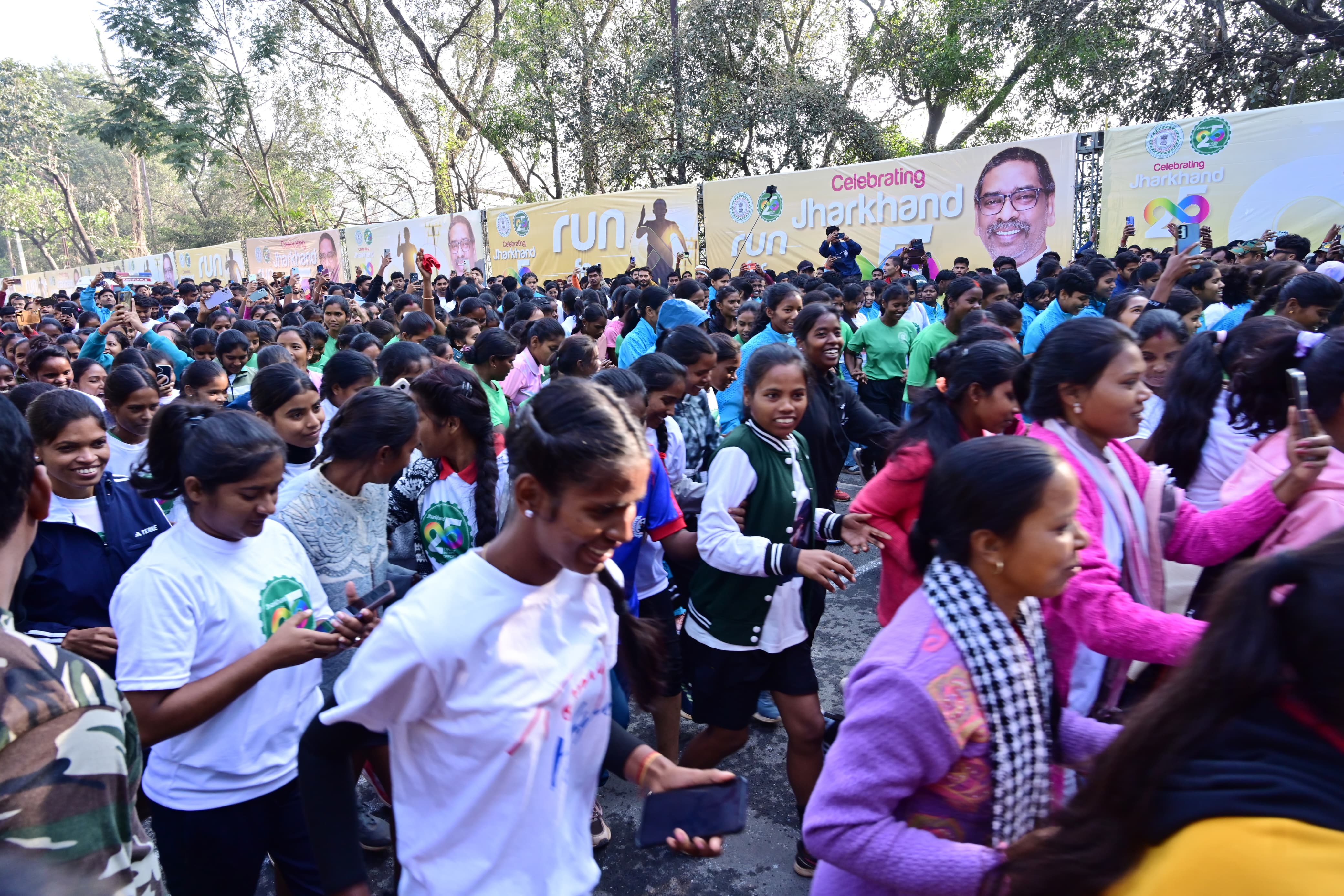 रन फॉर झारखंड में दौड़ने पहुंचे युवा रन फॉर झारखंड में दौड़ने पहुंचे युवा