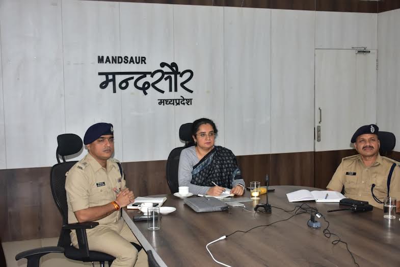 मुख्यमंत्री ने वीडियो कॉन्फ्रेंसिंग के माध्यम से जिलों की कानून व्यवस्था की समीक्षा की