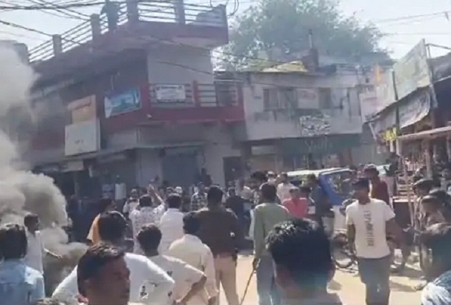 हिन्दू संगठनों का प्रदर्शन हिन्दू संगठनों का प्रदर्शन