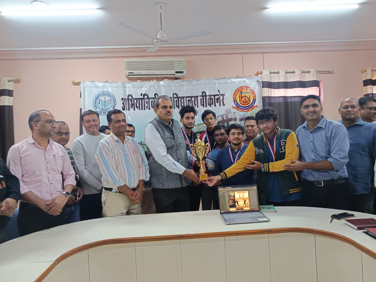 ईसीबी के विद्यार्थियों ने राष्ट्रीय स्तर पर अपनी प्रतिभा का परचम लहराया ईसीबी के विद्यार्थियों ने राष्ट्रीय स्तर पर अपनी प्रतिभा का परचम लहराया