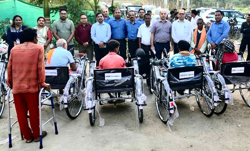 अदाणी फाउंडेशन ने पताड़ी के सामुदायिक स्वास्थ्य केंद्र में प्रदान किया बुनियादी सुविधाओं के उपकरण व सामग्री