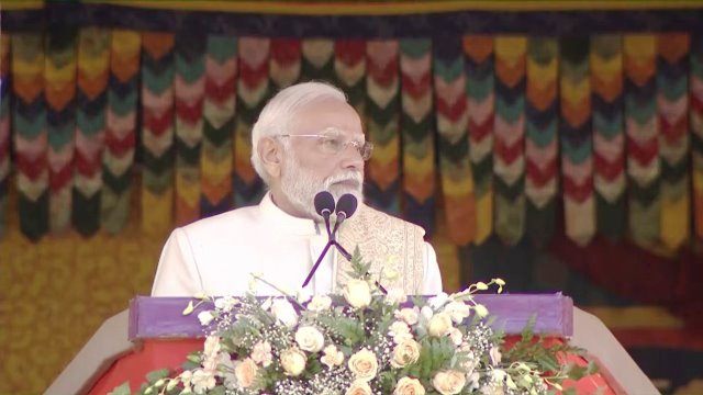 प्रधानमंत्री नरेन्द्र मोदी मंगलवार को थिम्फू के चांगलीमेथांग सेलिब्रेशन ग्राउंड में आयोजित कार्यक्रम को संबोधित करते हुए