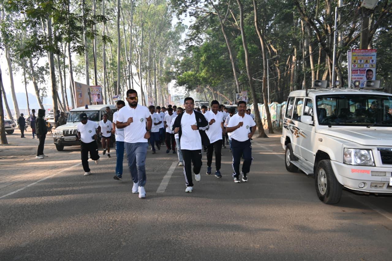 मौजूद अधिकारी