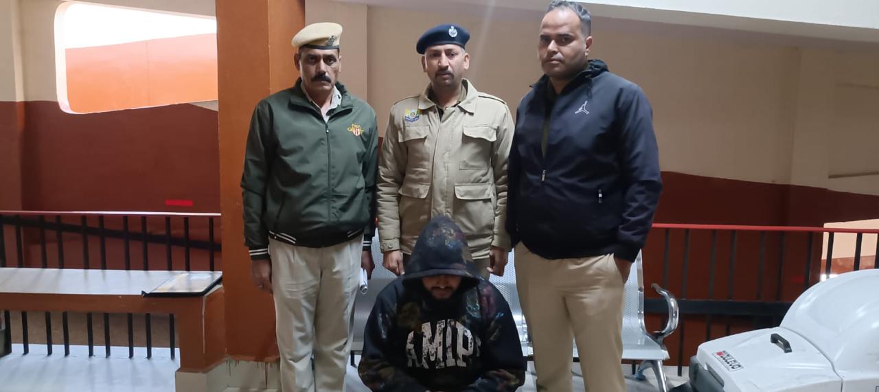 चिट्टे के साथ गिरफ्तार आरोपी।