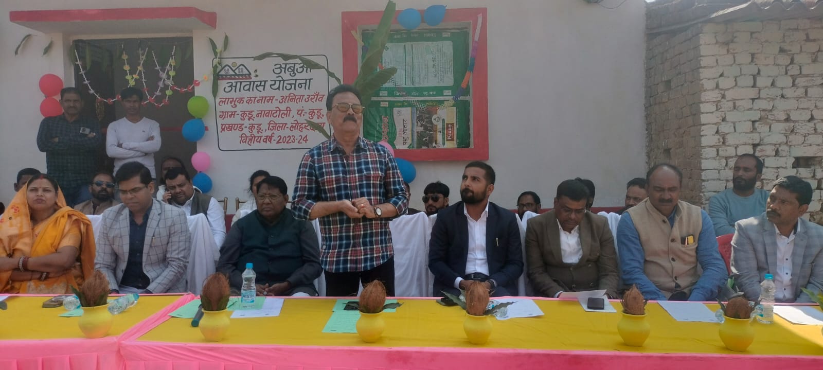 फोटो . कार्यक्रम को संबोधित करते सांसद व मंचासीन विधायक, डीसी, डीडीसी तथा अन्य फोटो . कार्यक्रम को संबोधित करते सांसद व मंचासीन विधायक, डीसी, डीडीसी तथा अन्य