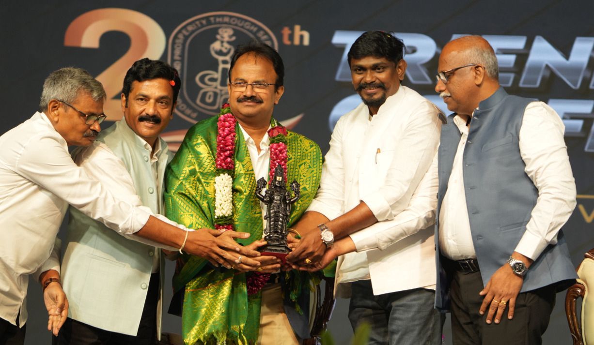 सम्मेलन में शैलेश त्रिपाठी समेत अन्य सम्मेलन में शैलेश त्रिपाठी समेत अन्य