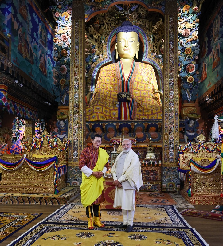 प्रधानमंत्री नरेन्द्र मोदी भूटान की राजकीय यात्रा पर 11 नवंबर को पहुंचे। दो दिवसीय यात्रा के पहले दिन की झलकियां प्रधानमंत्री मोदी ने एक्स पर साझा की।