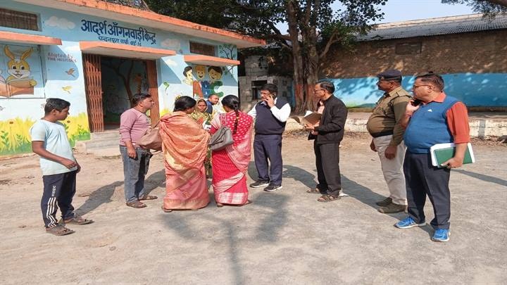 विशेष गहन पुनरीक्षण के तहत गणना फॉर्म वितरण विशेष गहन पुनरीक्षण के तहत गणना फॉर्म वितरण