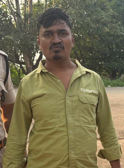 जांजगीर-चांपा पुलिस ने आदतन बदमाश सतीश यादव उर्फ बाटा पर की जिला बदर कार्यवाही जांजगीर-चांपा पुलिस ने आदतन बदमाश सतीश यादव उर्फ बाटा पर की जिला बदर कार्यवाही