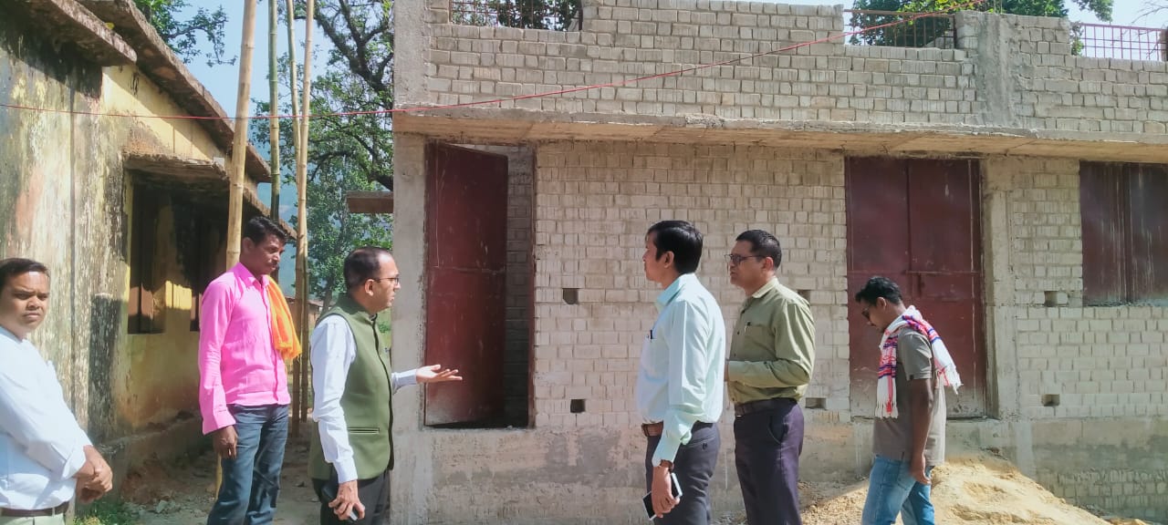 कोरबा कलेक्टर ने गढ़ उपरोड़ा में ग्रामीणों से सीधे सुनी समस्याएँ,प्रधानमंत्री आवास और जनमन आवास निर्माण कार्य का लिया जायजा