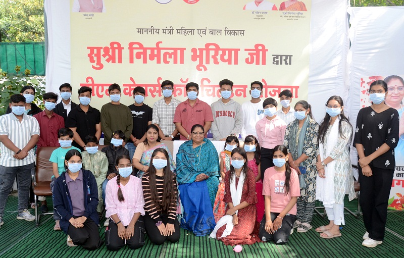 मप्रः मंत्री निर्मला भूरिया ने पीएम केयर्स और सीएम कोविड बाल सेवा योजना के बच्चों संग