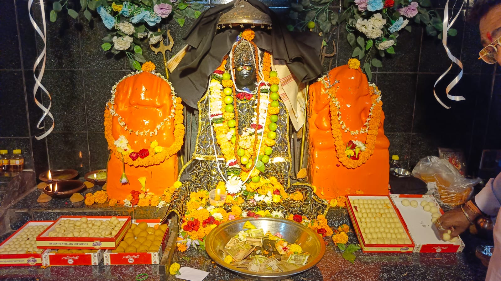 काल भैरव मंदिर में स्थापित मूर्ति। काल भैरव मंदिर में स्थापित मूर्ति।