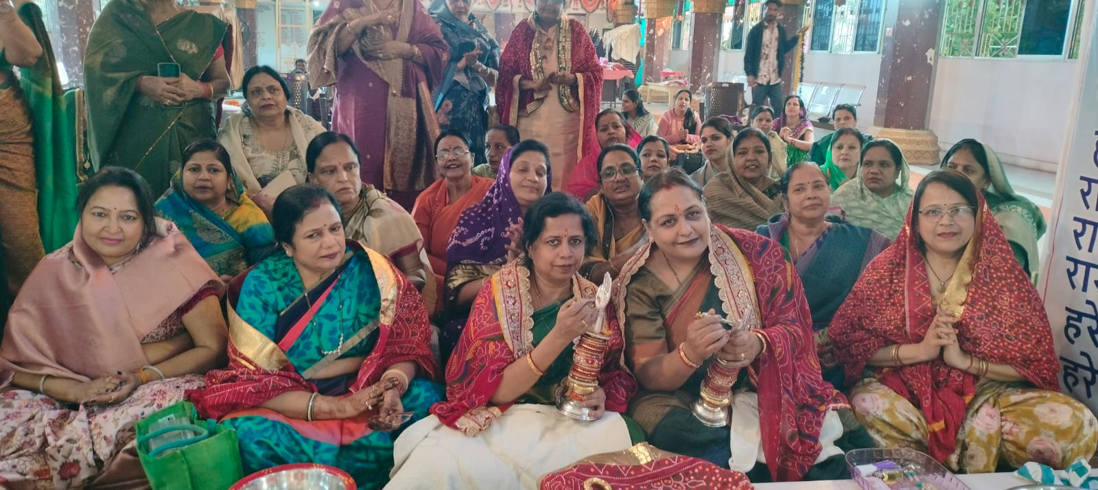 कार्यक्रम में शामिल लोग कार्यक्रम में शामिल लोग