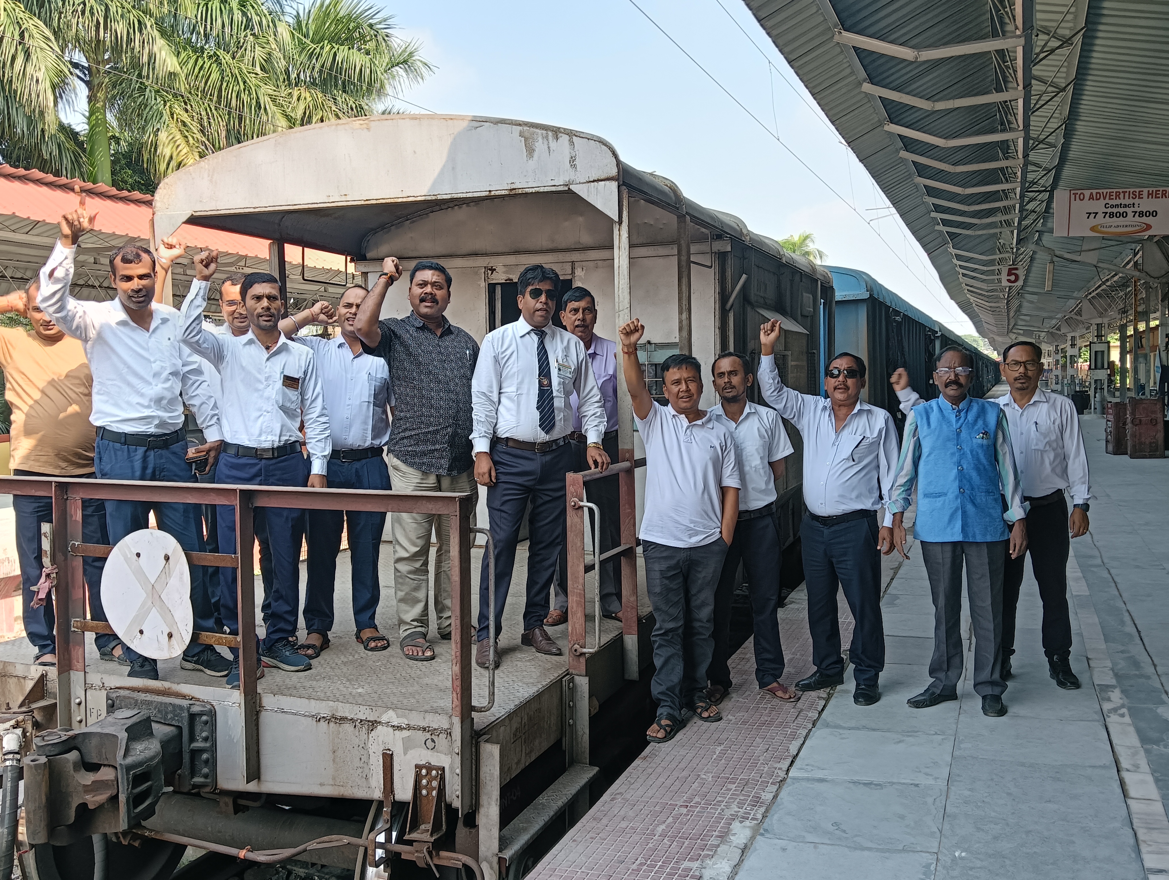 फोटो ट्रेन मैनेजरों का बिरोध प्रदर्शन