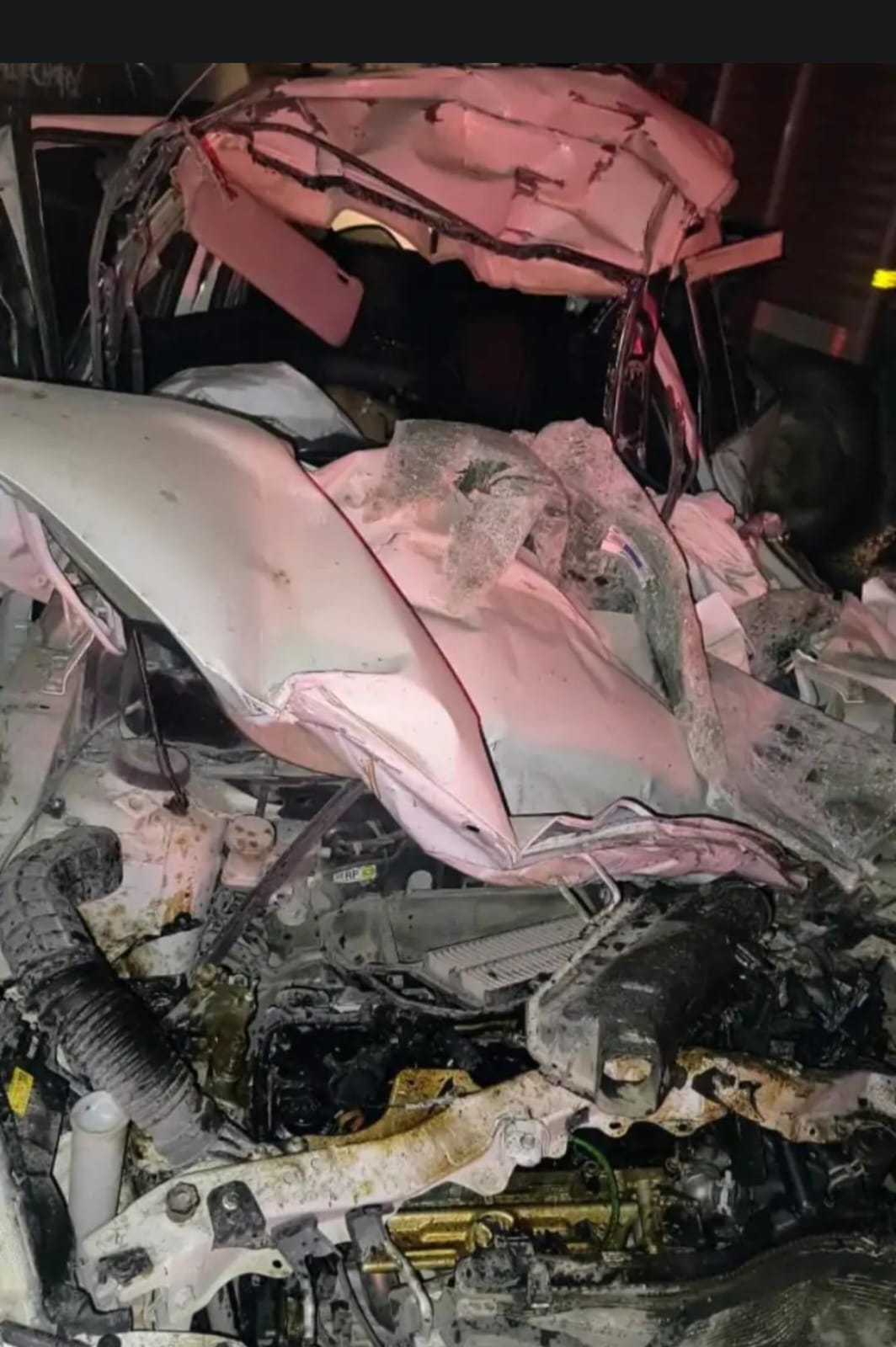 ट्रेलर से भिड़ी कार, युवक-युवती की मौके पर मौत