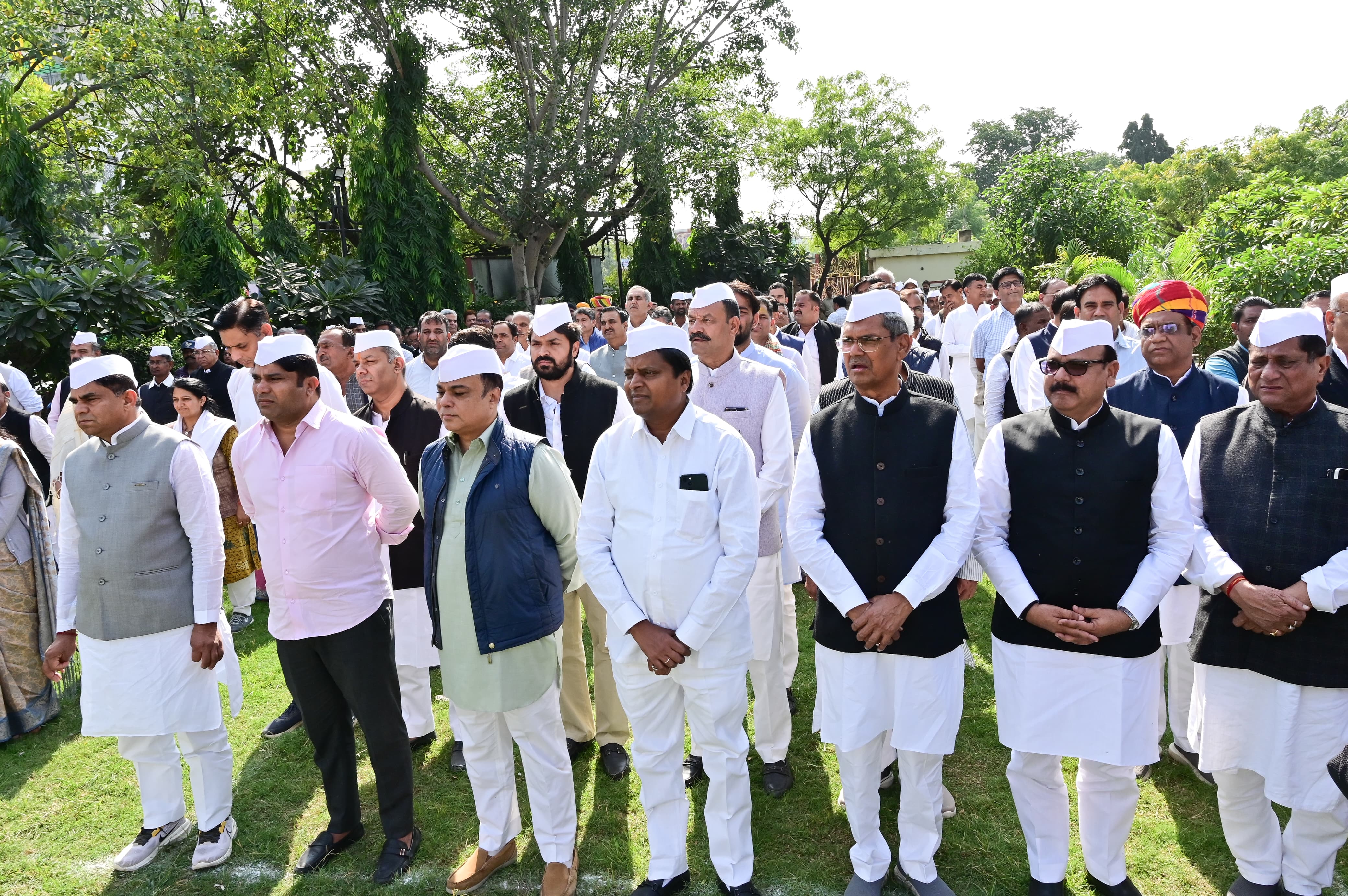 ‘वोट चोर गद्दी छोड़’’ हस्ताक्षर अभियान