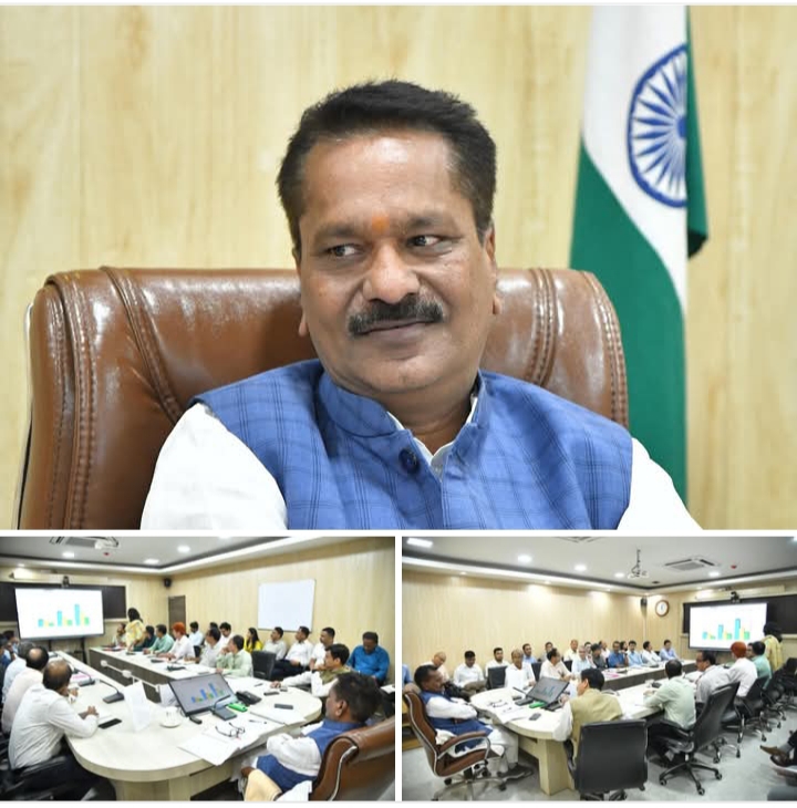 Minister Ashok Singhal Reviewing Works of Irrigation and Health Departments.