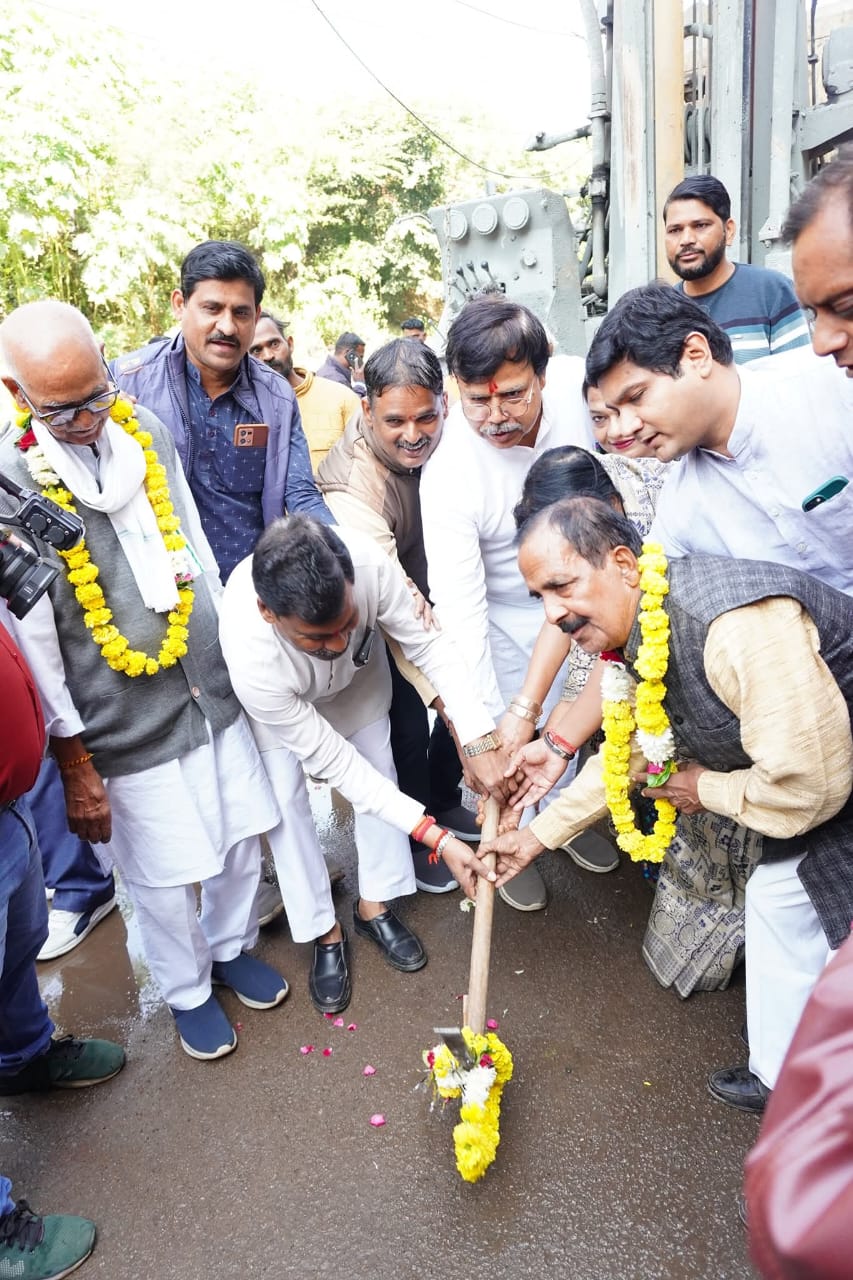 मंत्री तोमर ने किया 1.04 करोड़ के विकास कार्यों का भूमि-पूजन मंत्री तोमर ने किया 1.04 करोड़ के विकास कार्यों का भूमि-पूजन