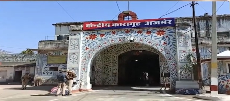 जेल में अवांछनीय वस्तुओं की तलाशी के लिए किया औचक निरीक्षण