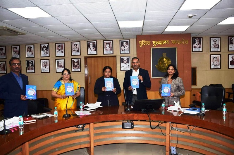 “फिंगर प्रिंट मैनुअल 2025” का विमोचन “फिंगर प्रिंट मैनुअल 2025” का विमोचन