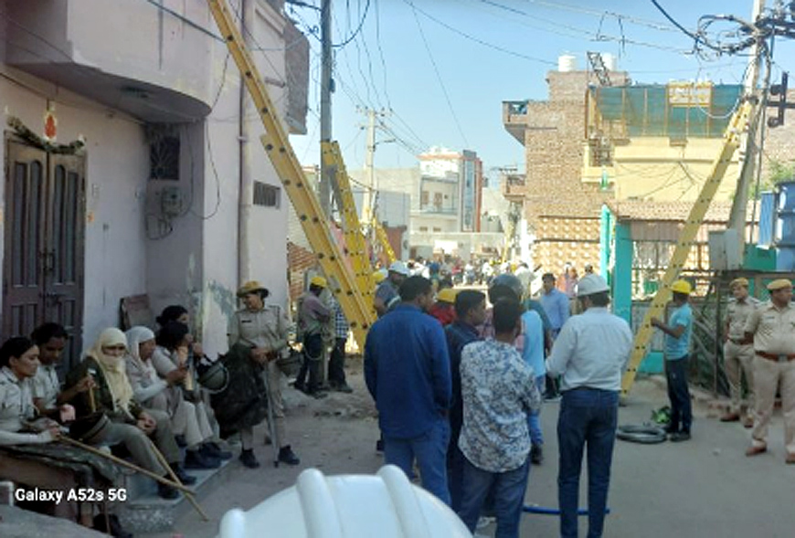 हर महीने एक लाख यूनिट बिजली की हो रही थी चोरी, बीकेईएसएल ने की कार्रवाई : 70 घरों में बदले मीटर